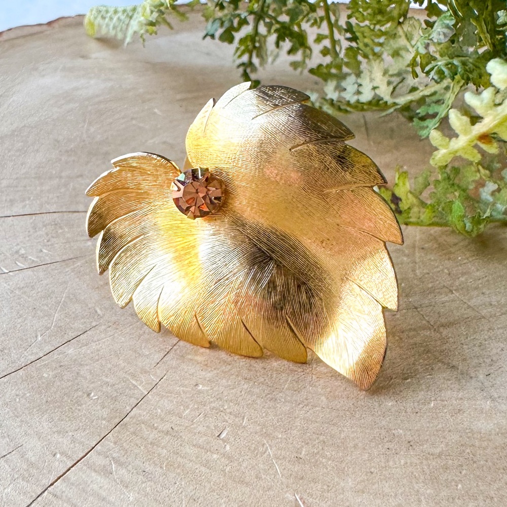 Vintage Lieba USA Gold Topaz Glass Rhinestone Leaf Scarf Clip Brooch Rhinestone